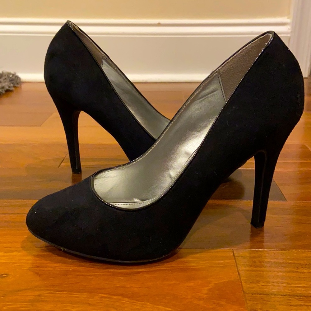 Black closed toe heels